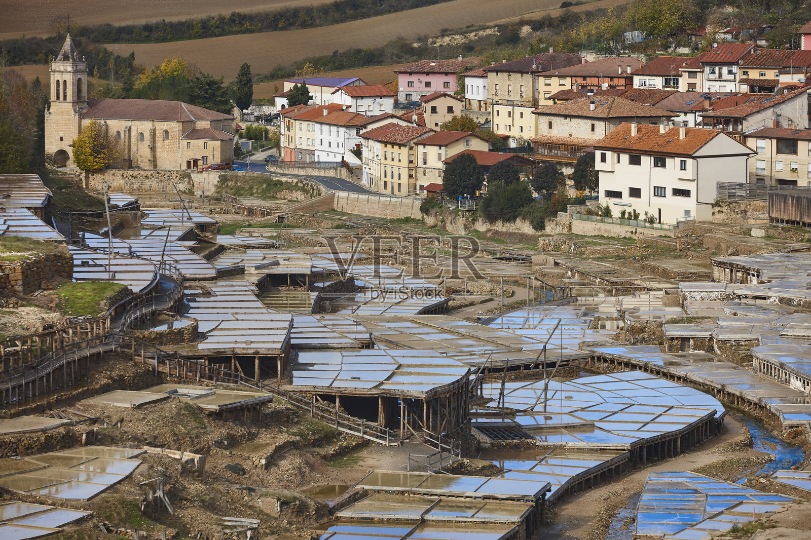 巴斯克地区的古老盐田。阿纳纳盐田。西班牙照片摄影图片