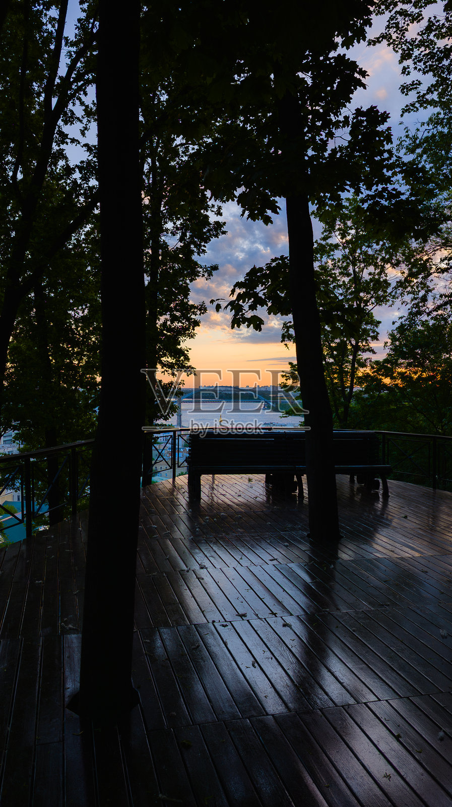 基辅圣弗拉基米尔公园的清晨风景照片摄影图片