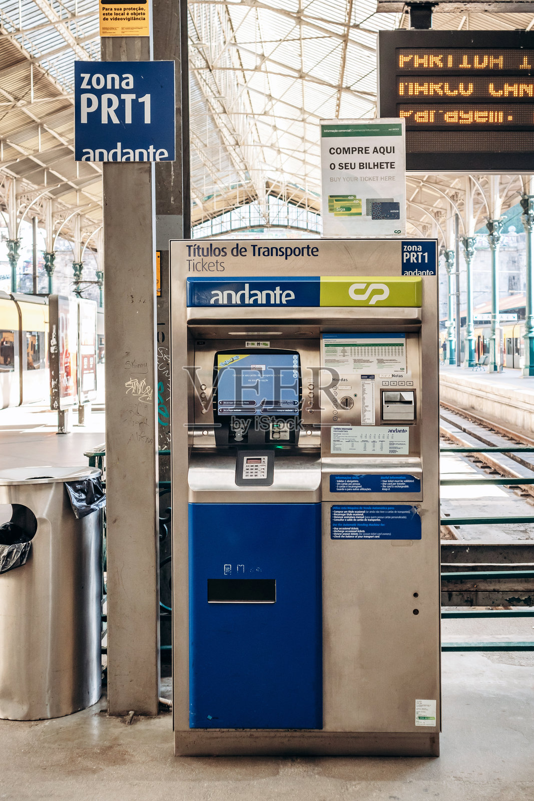 波尔图圣本图火车站的自动售票机照片摄影图片