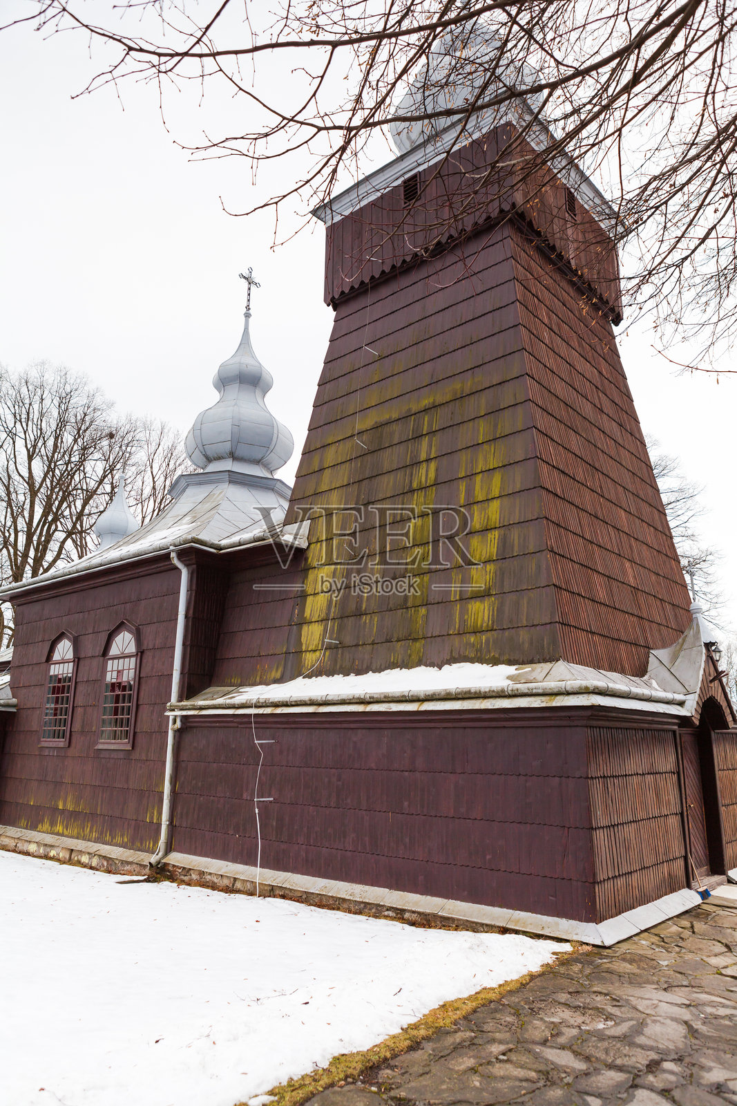 波兰皮奥伦卡的1789年建造的圣科斯马和圣达米安的莱姆科希腊天主教教堂。照片摄影图片