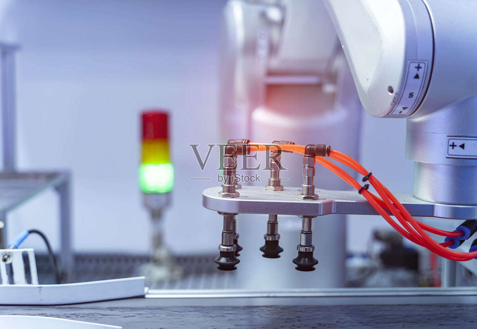 工业机器上的气动活塞吸尘器单元，自动化压缩空气工厂生产照片摄影图片