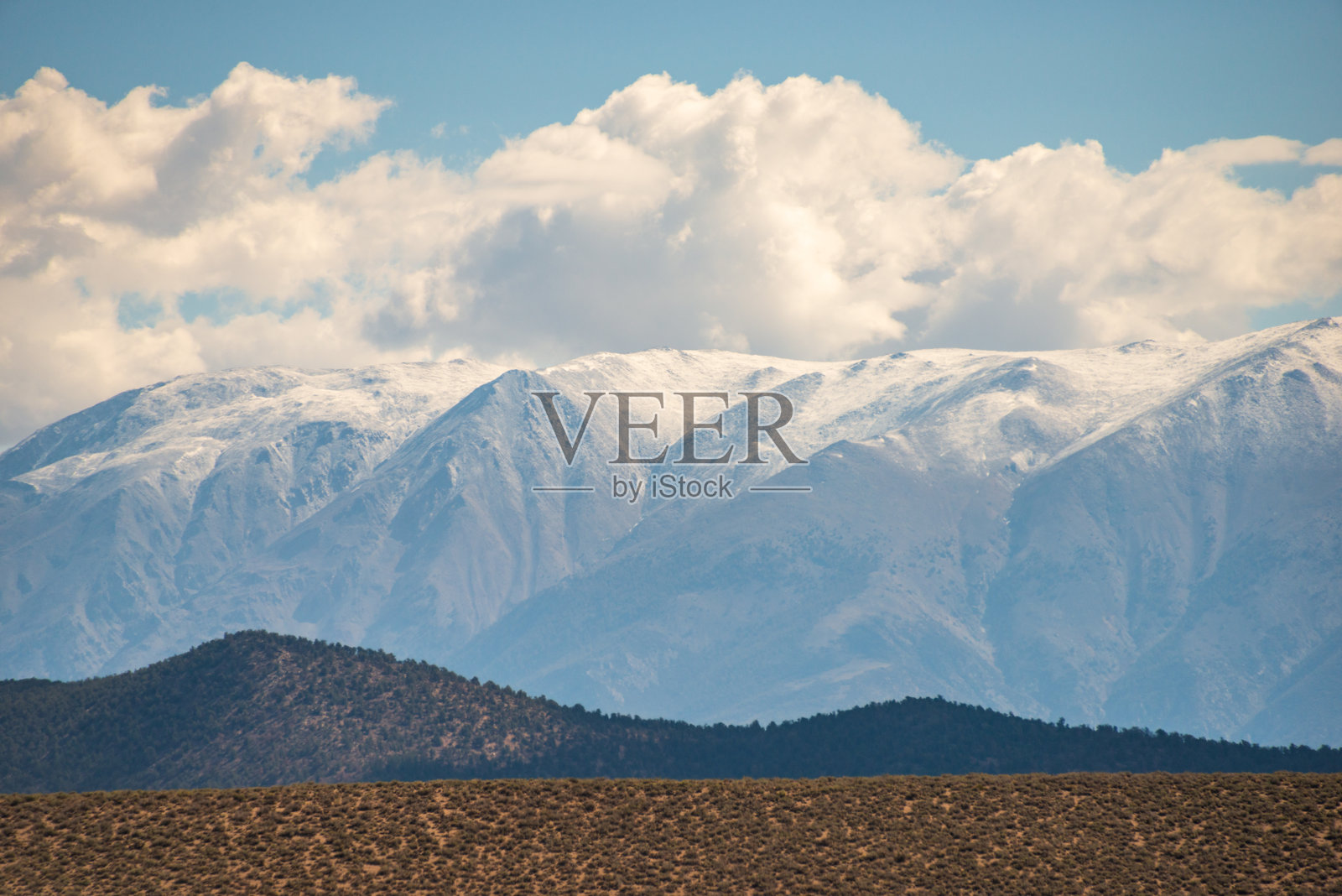 因约国家森林的山地风光照片摄影图片