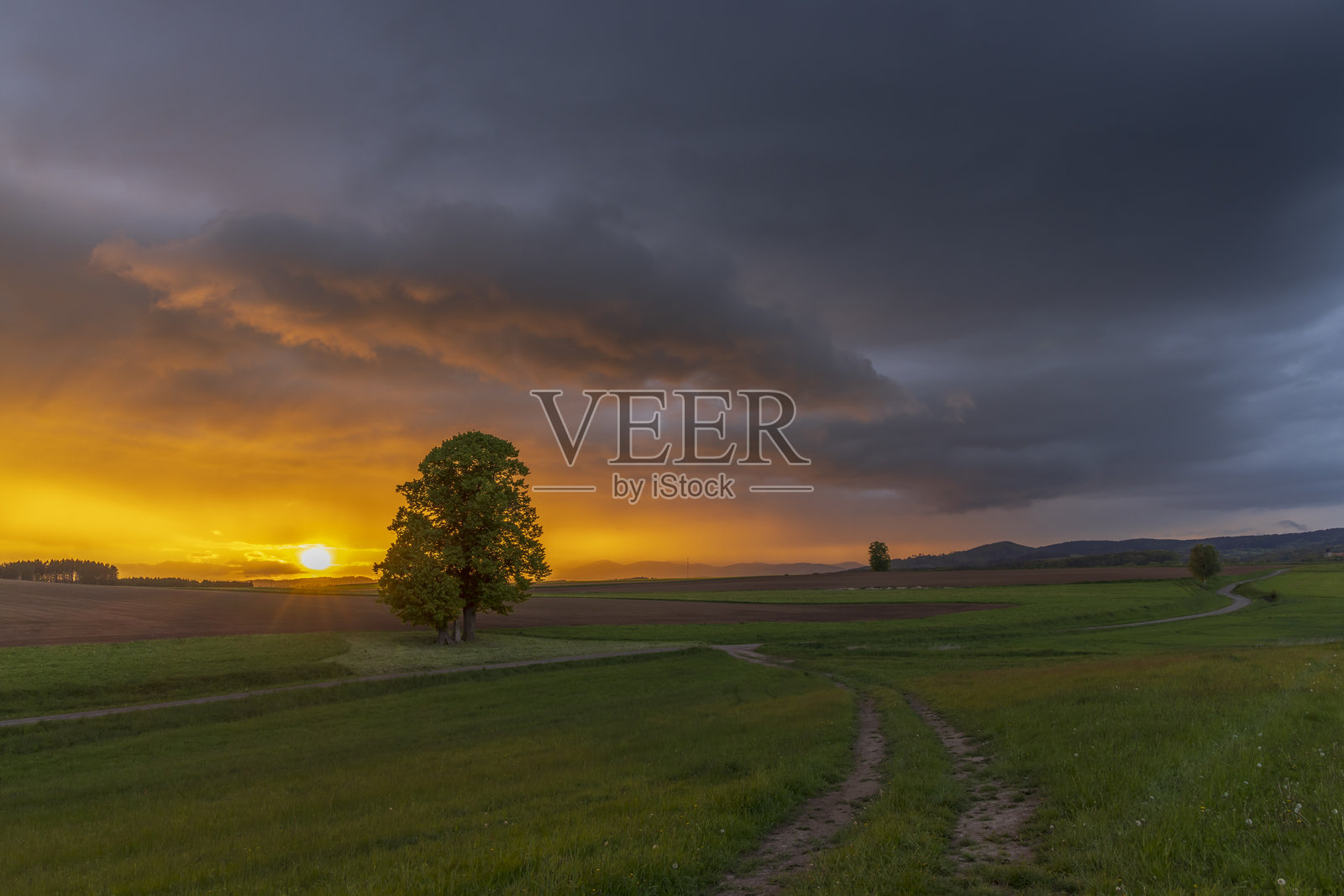 布罗莫夫盆地，捷克共和国东波希米亚照片摄影图片