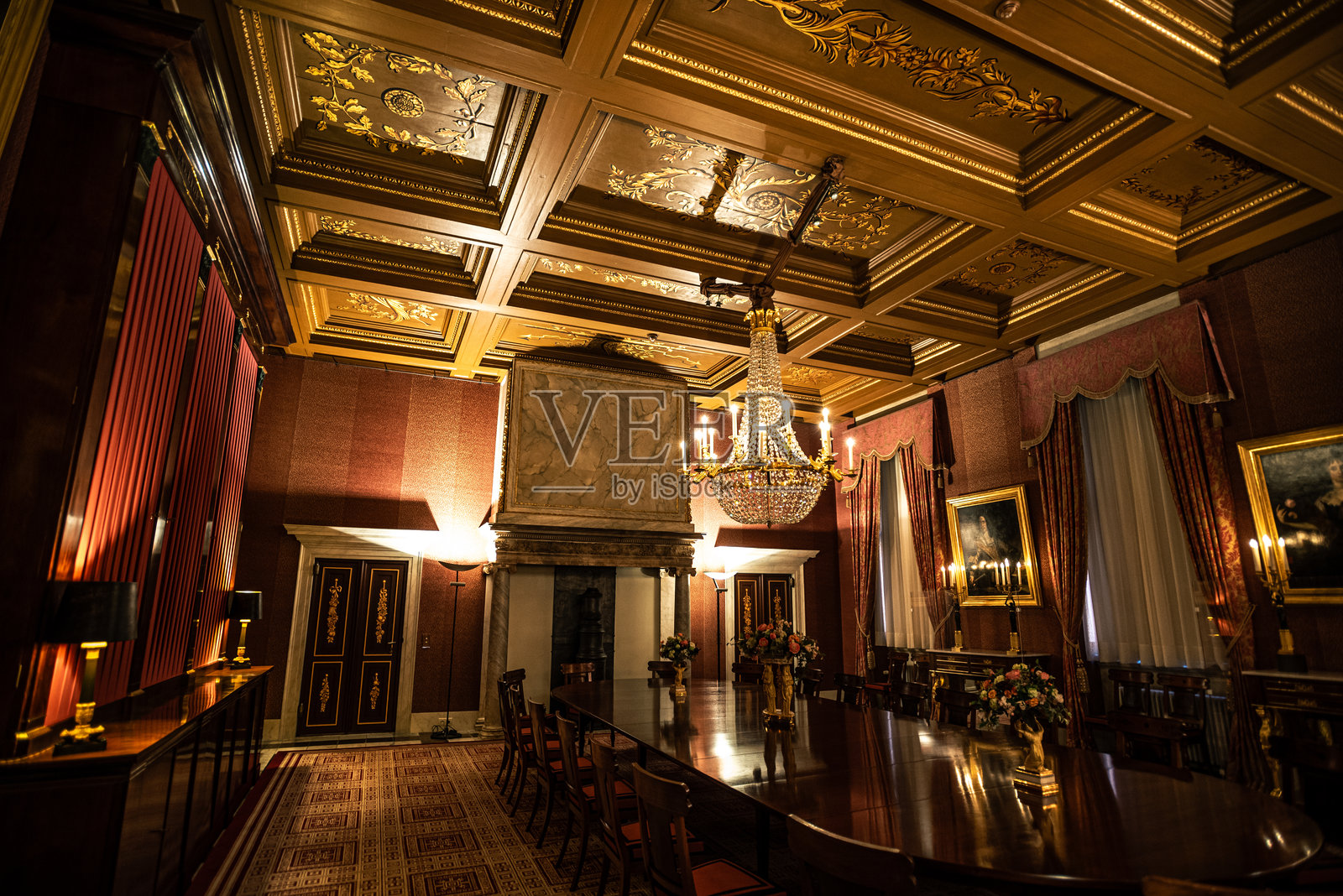 阿姆斯特丹皇家宫殿的金饰天花板餐厅 - 荷兰照片摄影图片