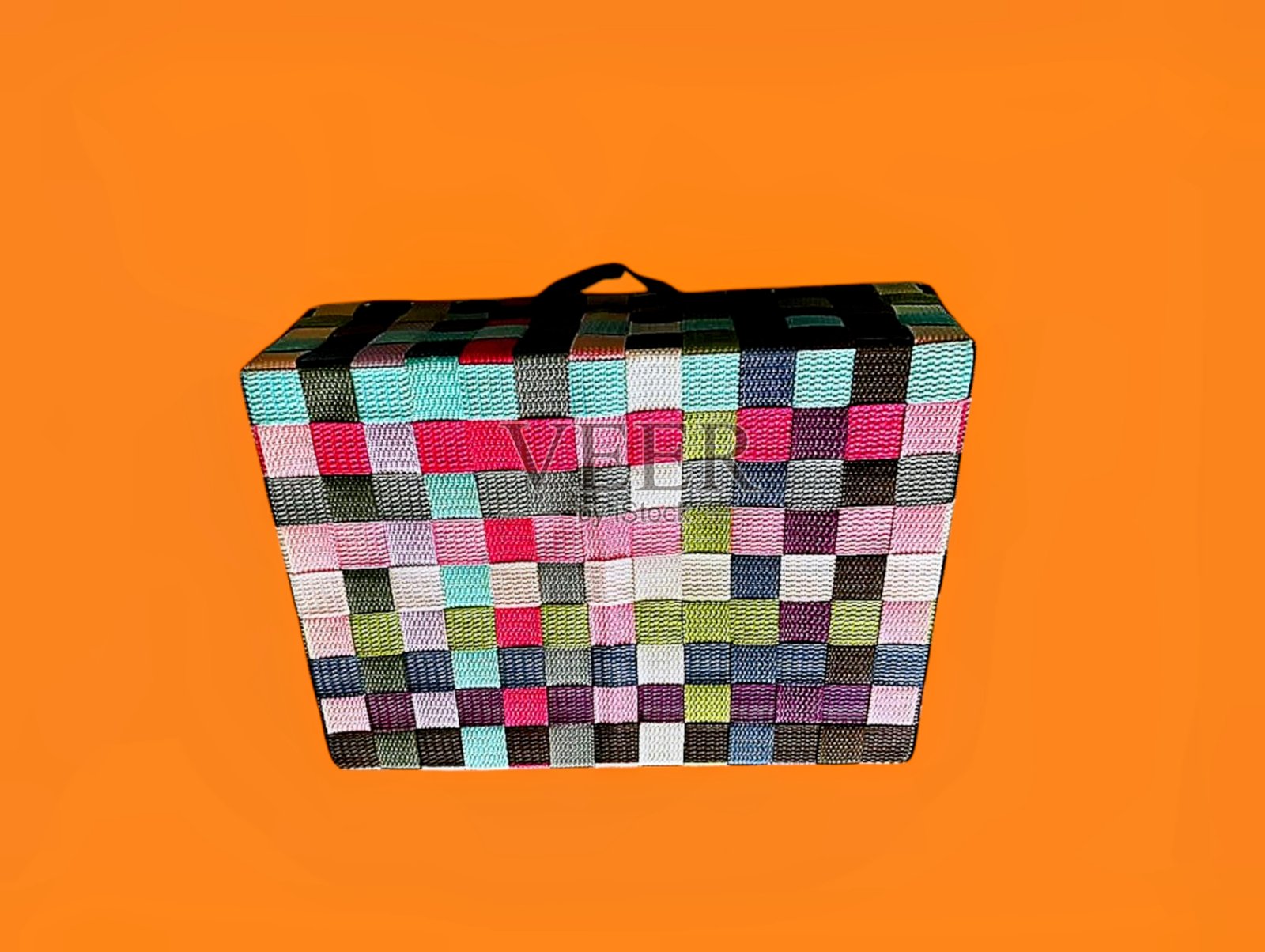 多彩的塑料编织篮子照片摄影图片