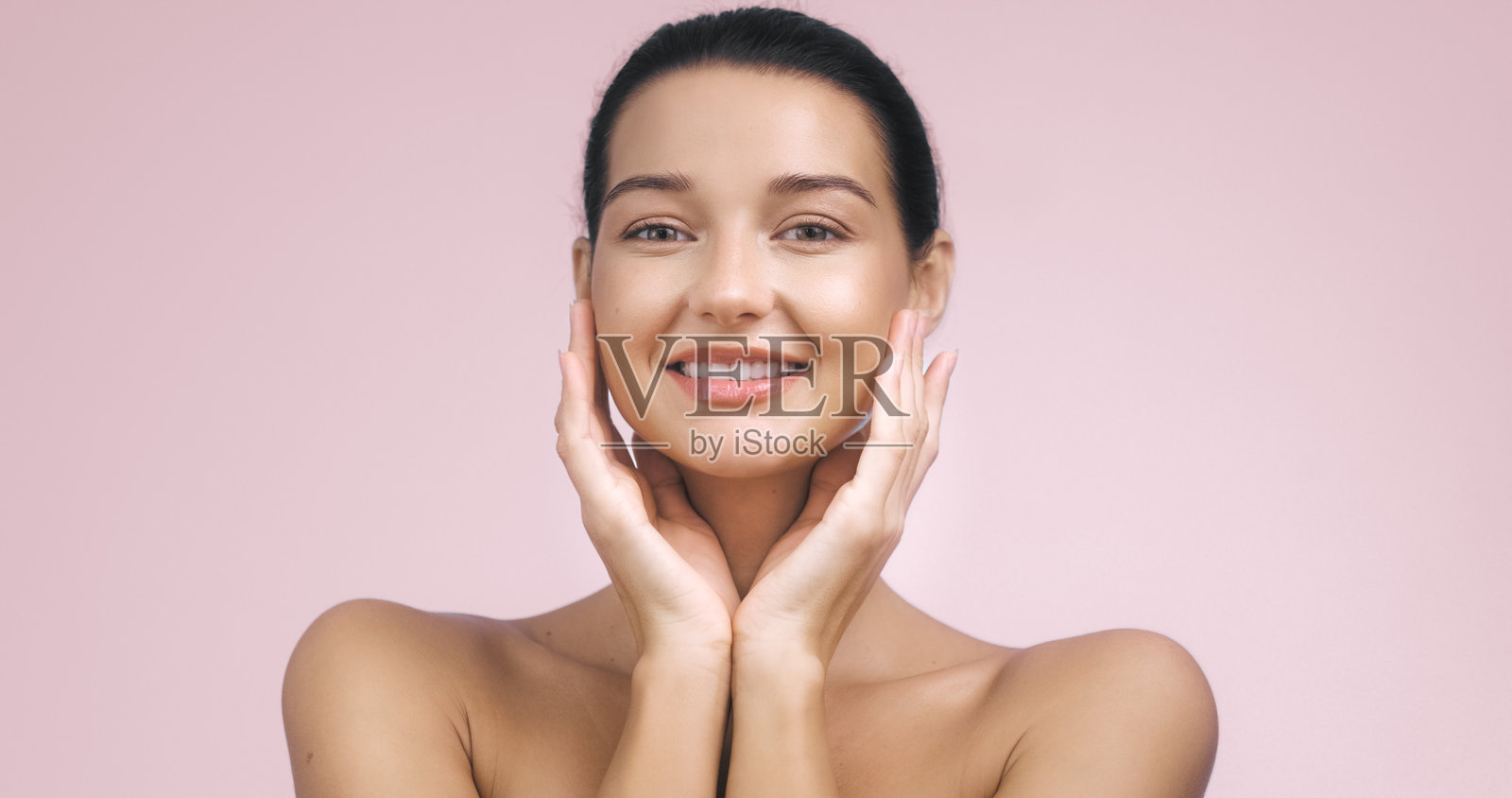 光彩照人的女性突出护肤美容概念与横幅照片摄影图片