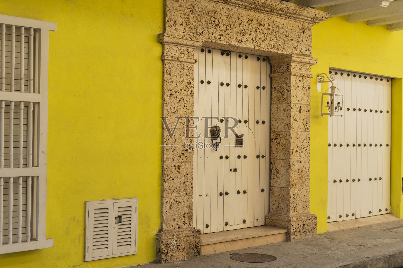 哥伦比亚卡塔赫纳的魔幻之地，装饰英雄街道的配饰和细节照片摄影图片