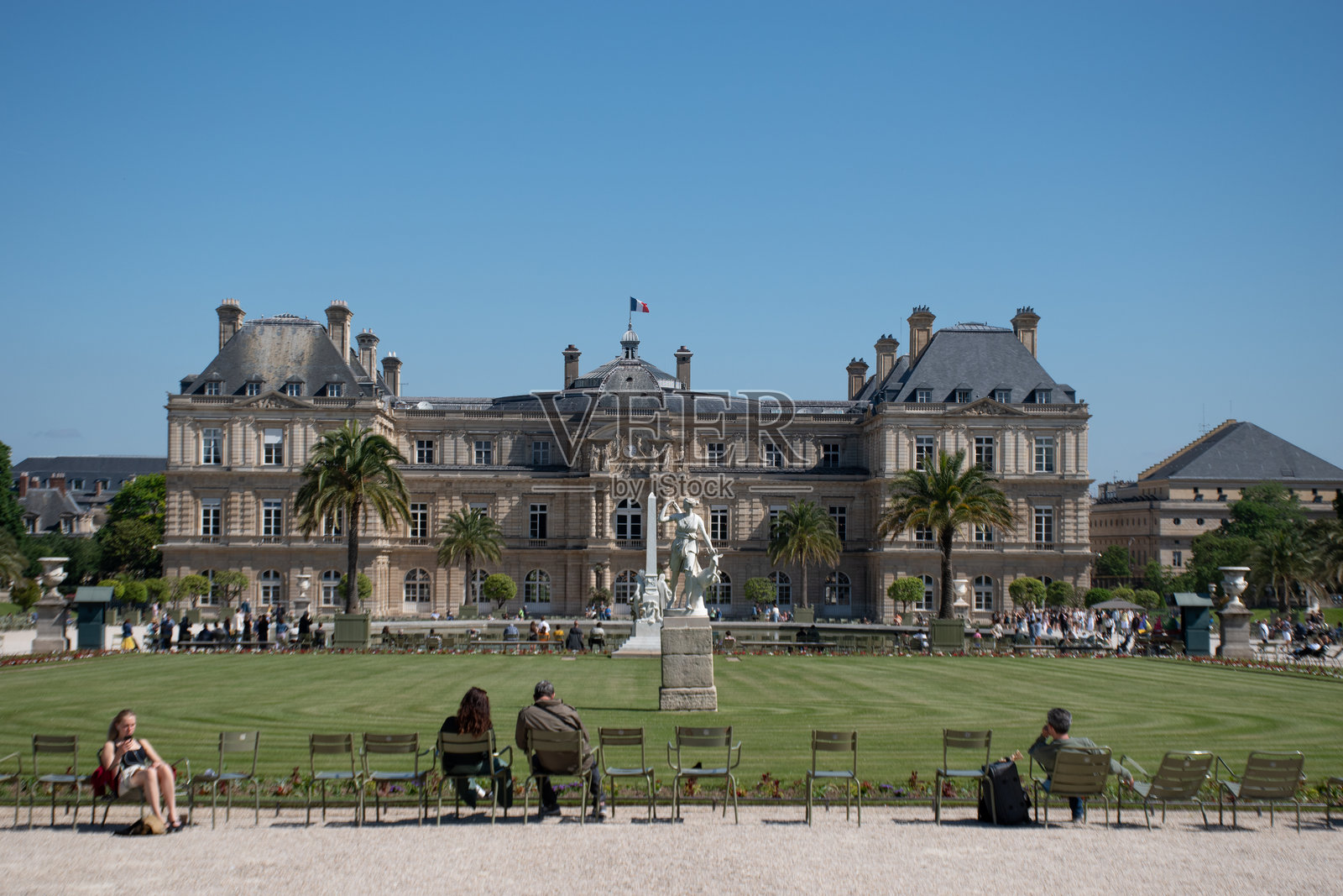 在巴黎的卢森堡公园探索；卢森堡宫。照片摄影图片