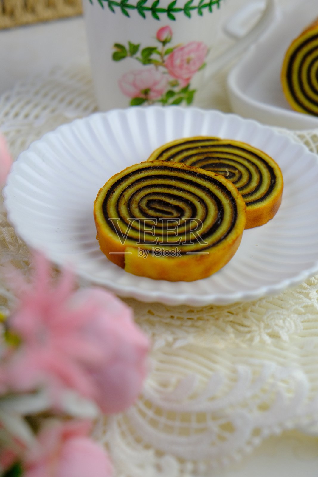 拉皮斯·勒吉特·古隆是印尼传统的千层蛋糕卷。照片摄影图片