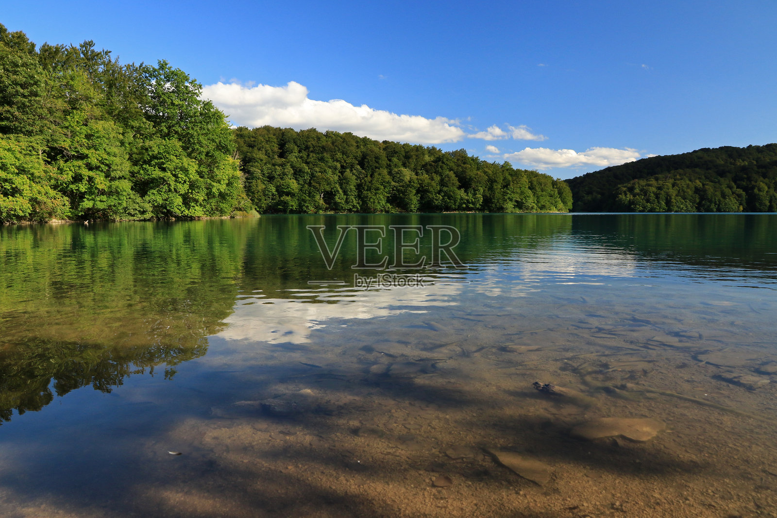 克罗地亚普利特维采湖国家公园的科兹贾克湖照片摄影图片