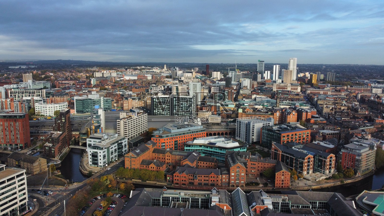 英国利兹市街道的建筑视角照片摄影图片