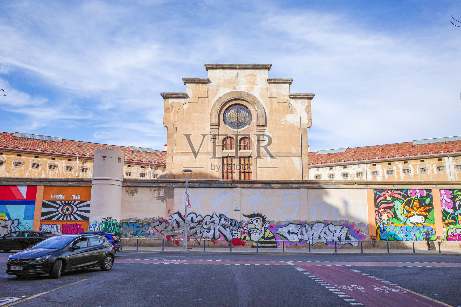 巴塞罗那文化时尚中心的外部景观,曾是一座监狱照片摄影图片