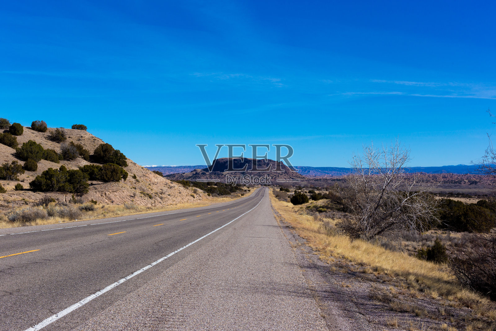 新墨西哥州北部：30号公路黑色台地，圣伊尔德丰索普韦布洛照片摄影图片