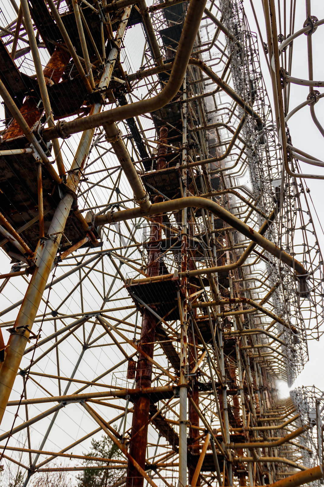 杜加，苏联的超视距（OTH）雷达系统，作为苏联反弹道导弹预警网络的一部分，位于乌克兰切尔诺贝利禁区。照片摄影图片