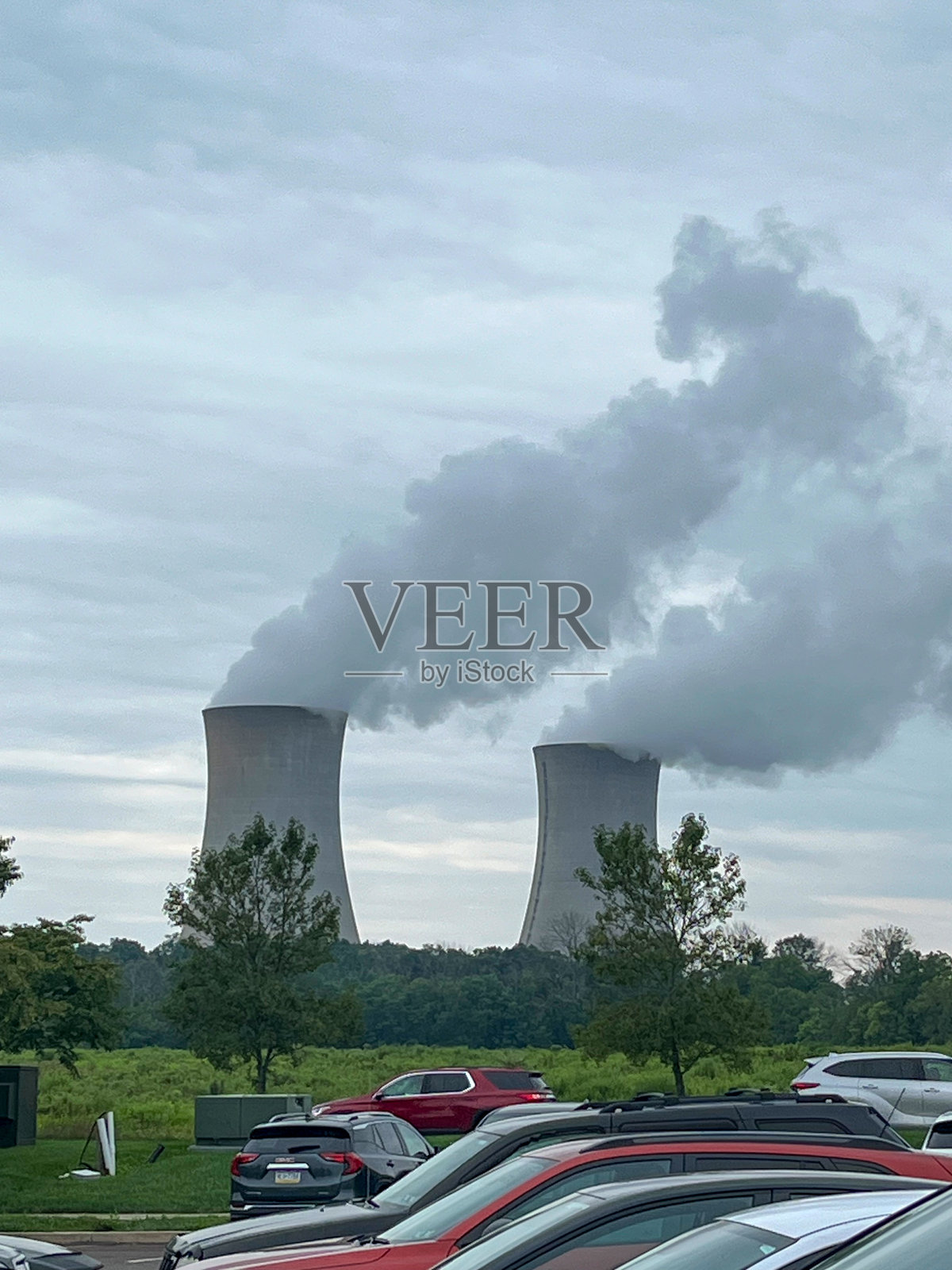 利默里克核电站向天空排放烟雾照片摄影图片