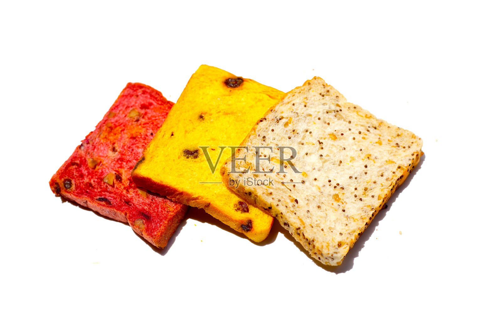 蓝色背景上的全麦面包片。照片摄影图片