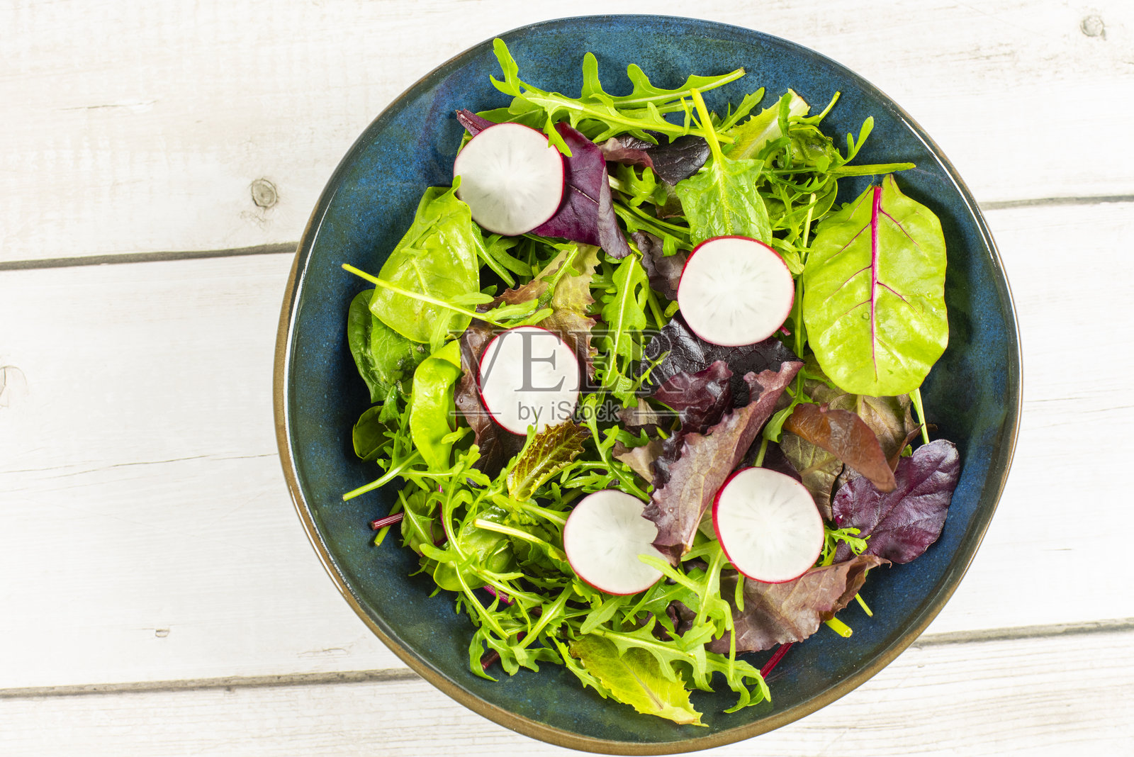 健康新鲜的绿色沙拉盘照片摄影图片