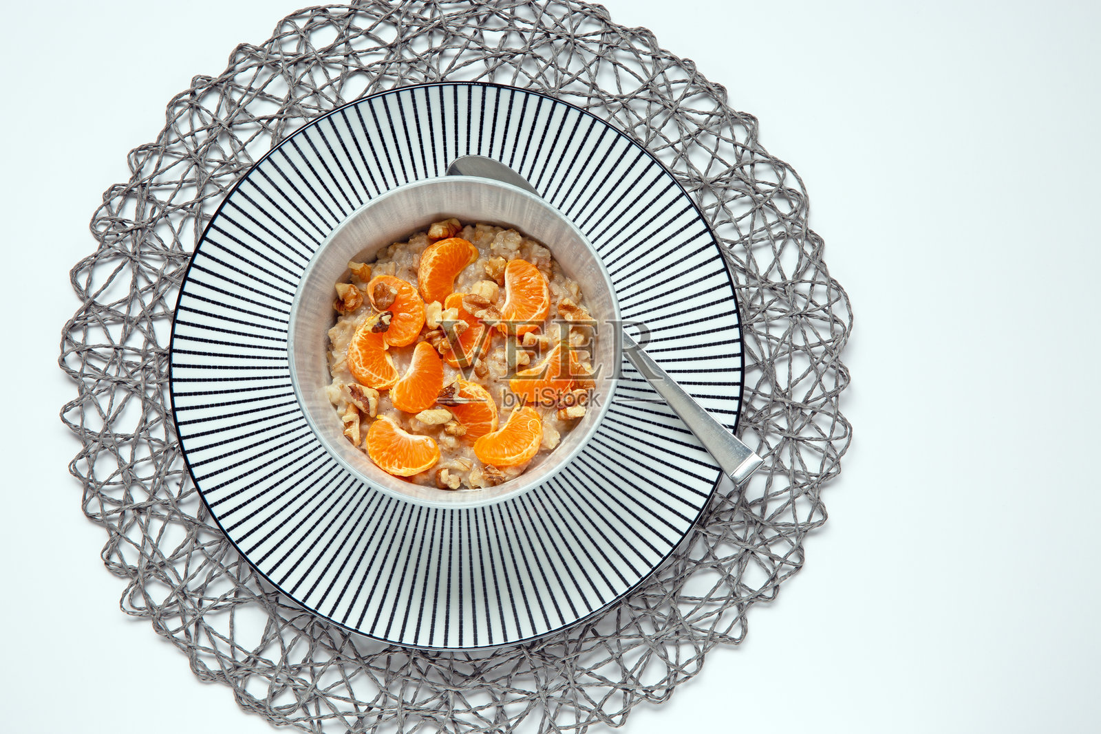 燕麦橙子核桃早餐碗照片摄影图片