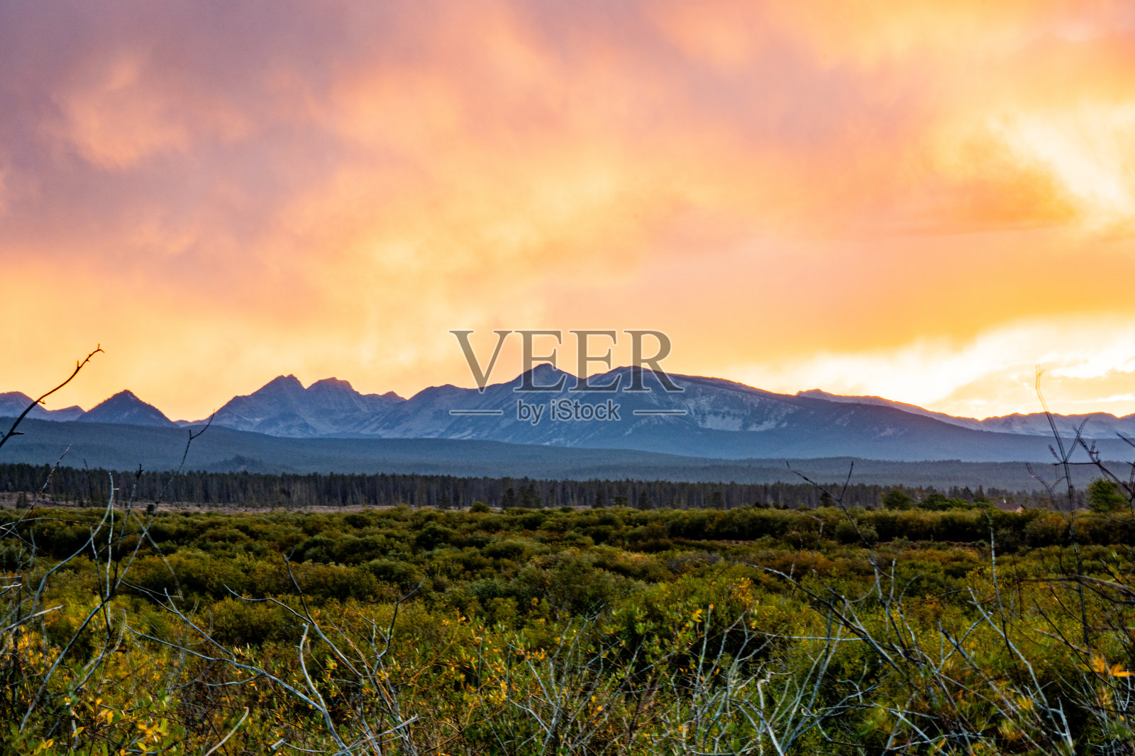 比弗海德山脉日落照片摄影图片