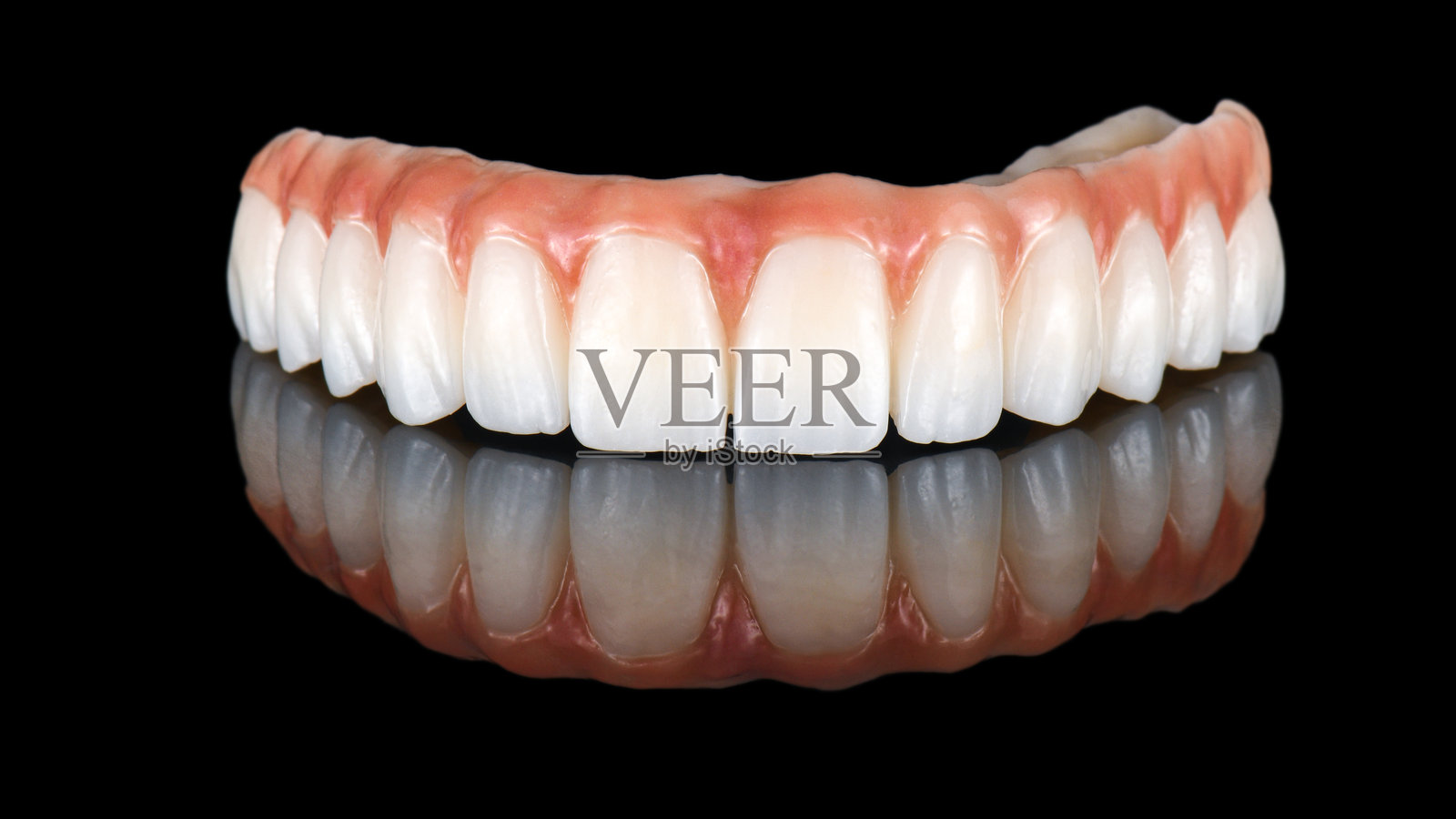 种植体上的锆石桥照片摄影图片