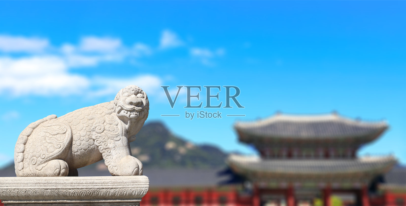 横幅上有位于韩国首尔景福宫光化门的神话生物石像。主题为暑假、旅行、出国度假、邮轮和旅游。照片摄影图片