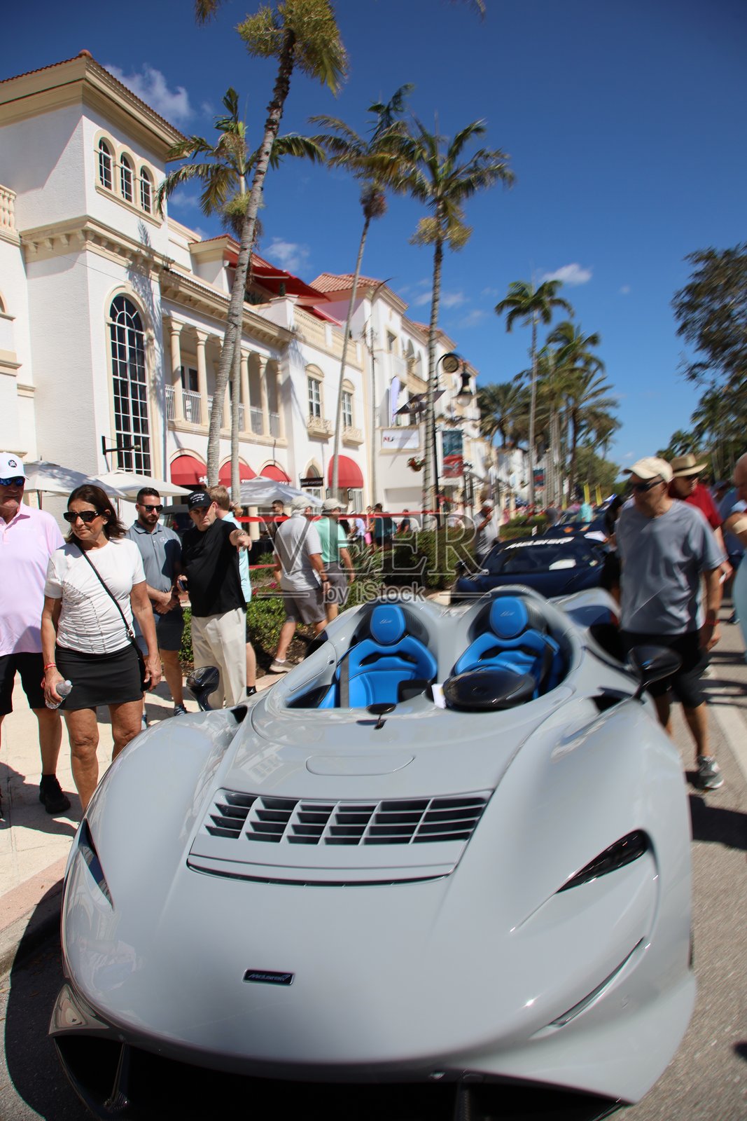 2025年2月8日在佛罗里达州那不勒斯举行的法拉利展上,超过500辆法拉利、保时捷、兰博基尼、迈凯伦等汽车。照片摄影图片