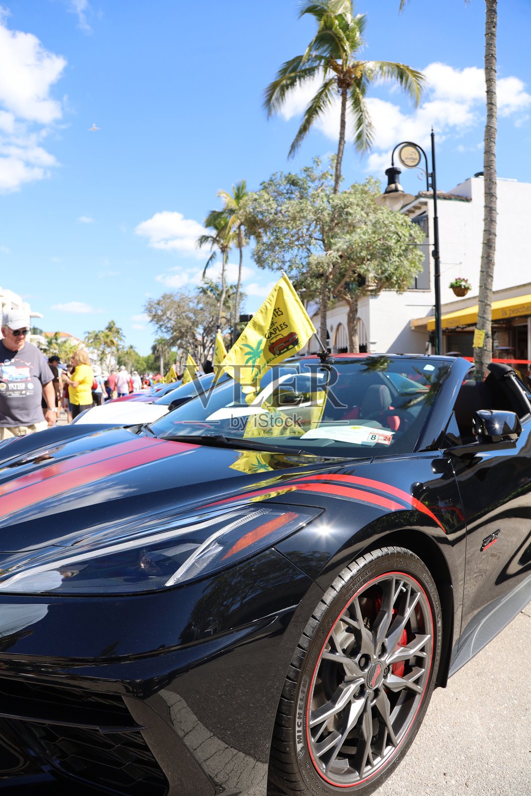 2025年2月8日在佛罗里达州那不勒斯举行的法拉利展览上，超过500辆法拉利、保时捷、兰博基尼、迈凯伦等汽车。照片摄影图片