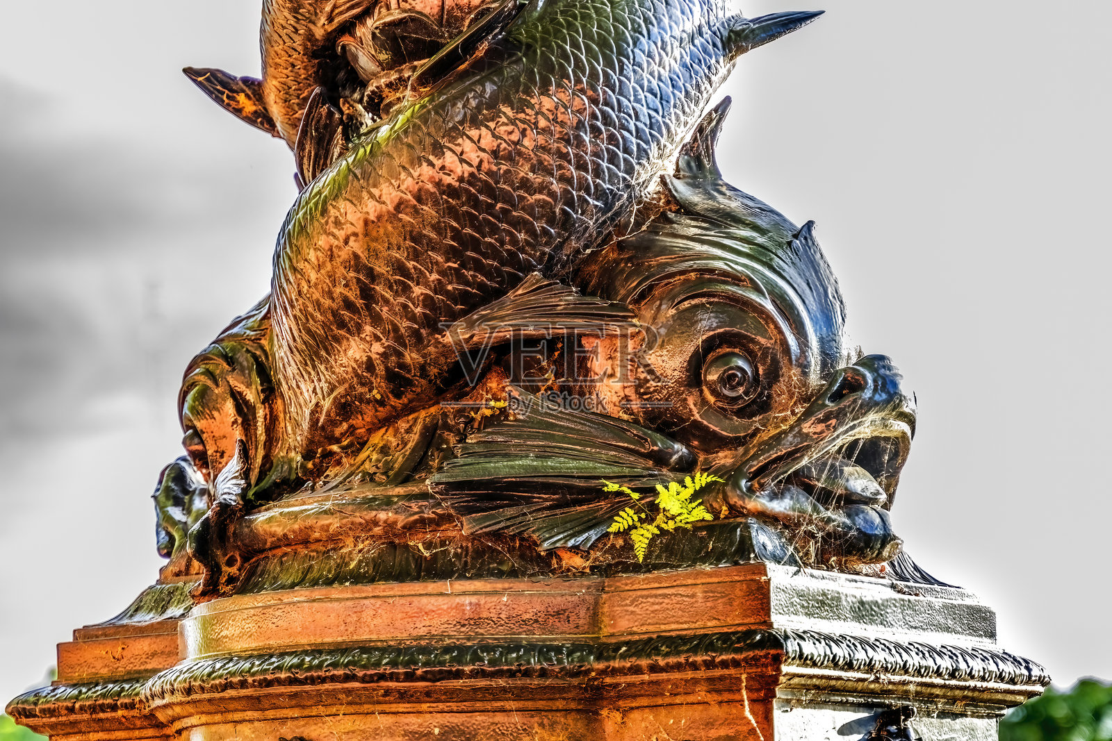 泰晤士河上的鱼怪灯光，西敏寺，伦敦，英格兰照片摄影图片