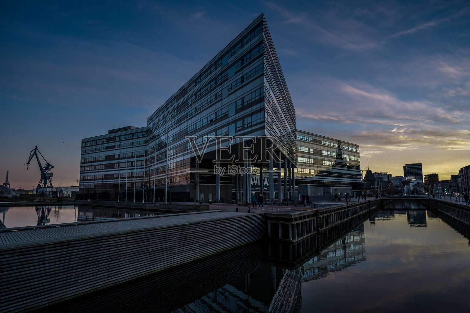 丹麦奥胡斯港的Navitas日落照片摄影图片