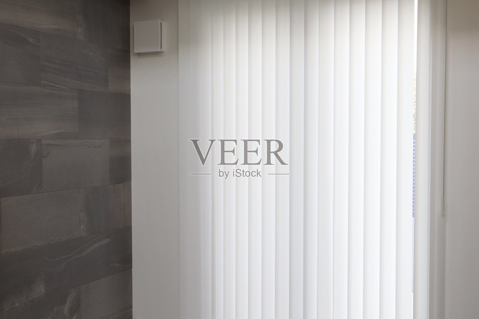 白色垂直百叶窗照片摄影图片