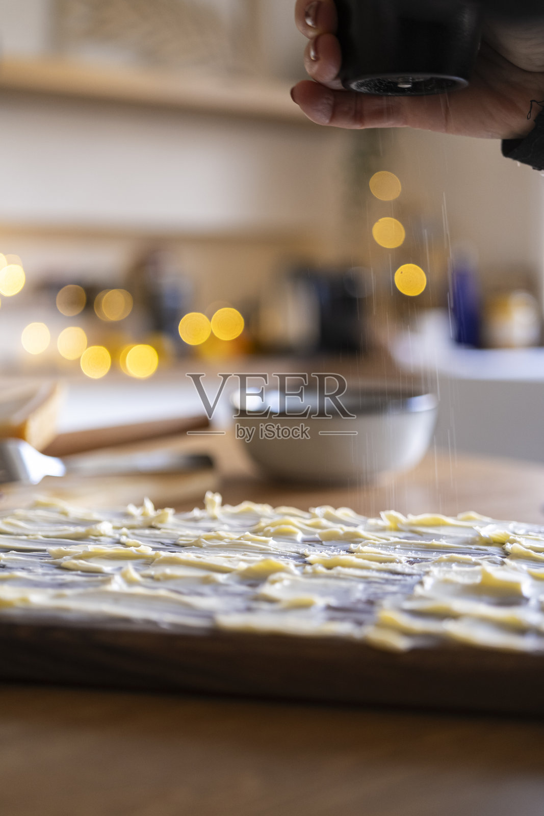 准备自制的病毒式黄油板照片摄影图片