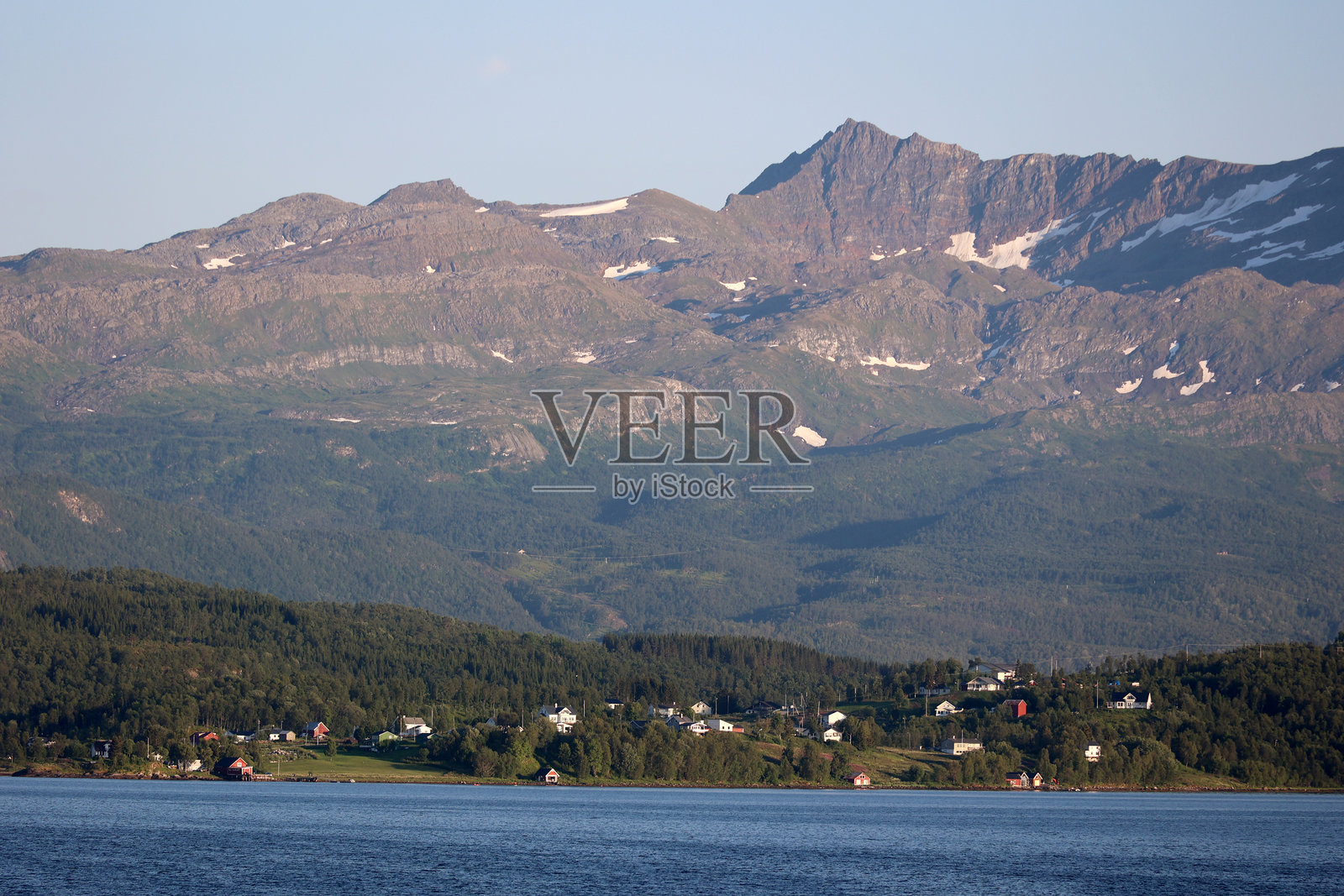 挪威特罗姆斯地区的壮丽海岸风光照片摄影图片