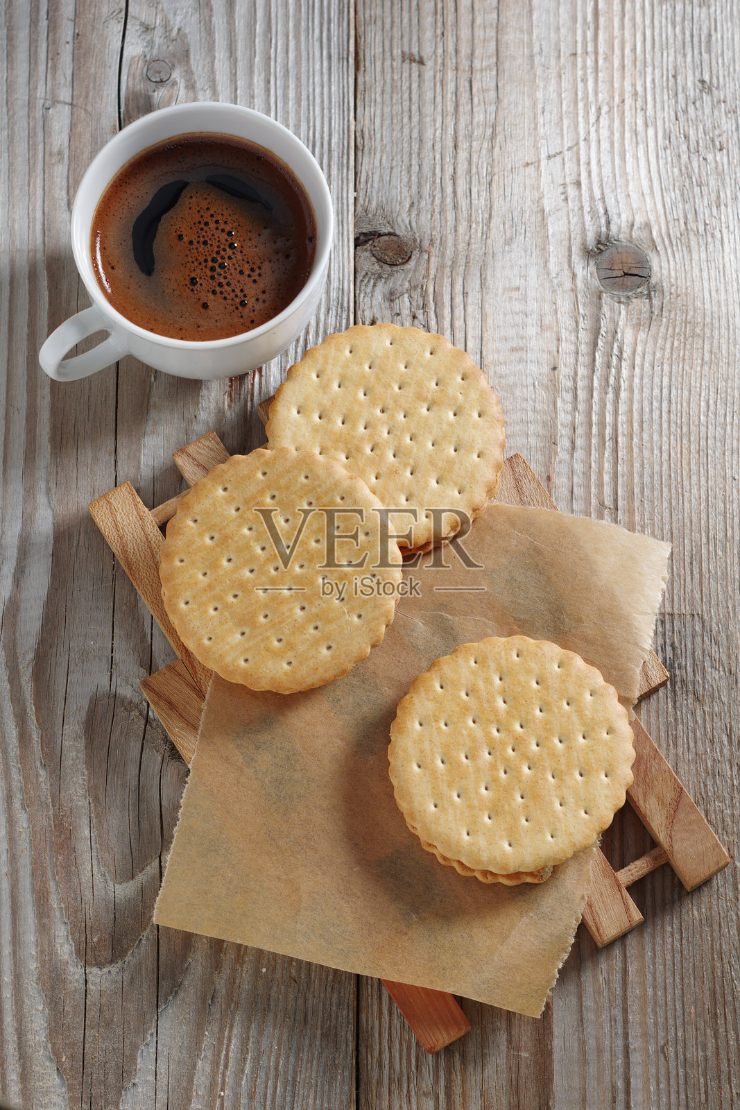 咖啡和三明治饼干照片摄影图片