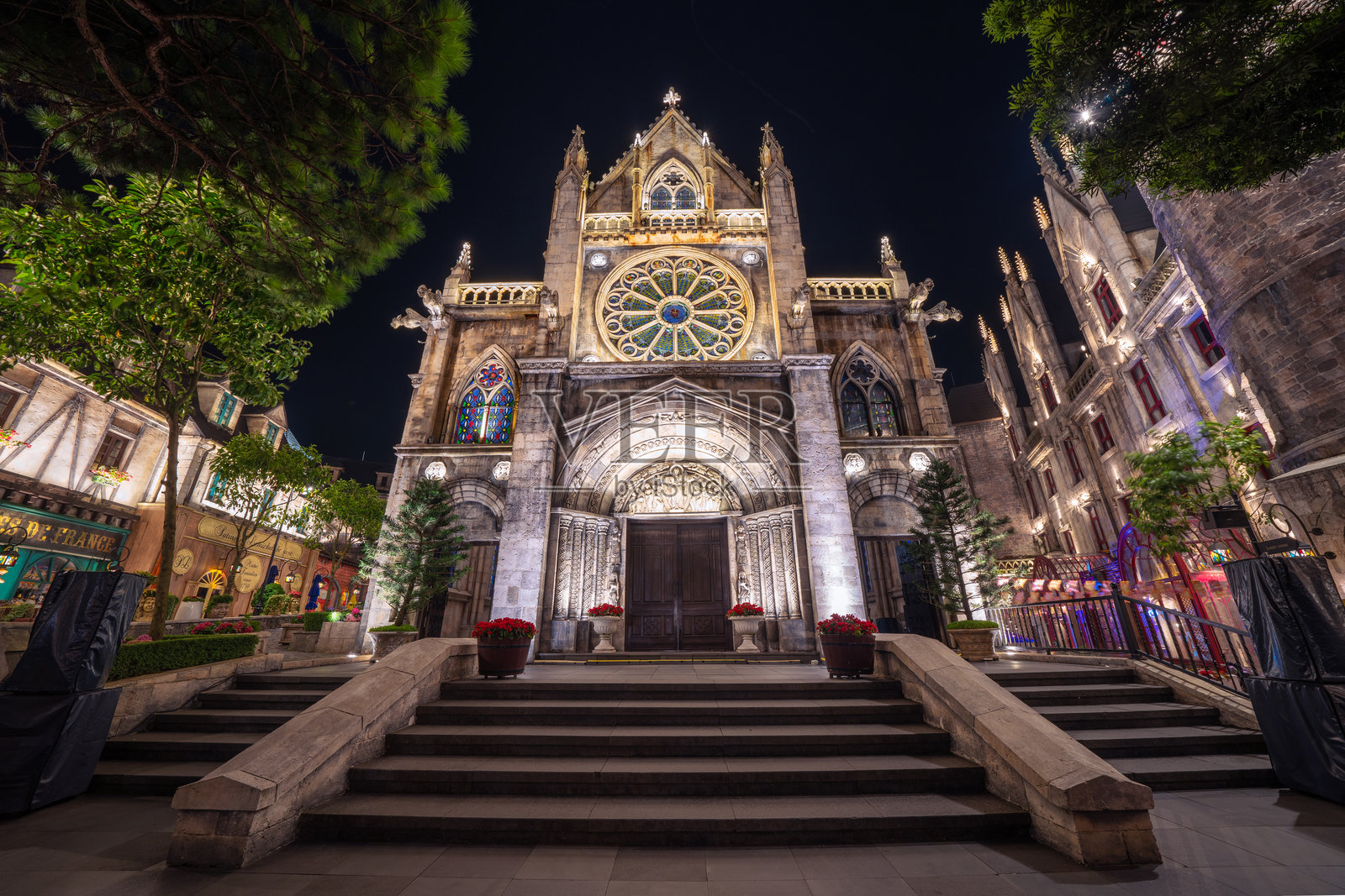 巴拿山主题公园中的中世纪小镇教堂照片摄影图片