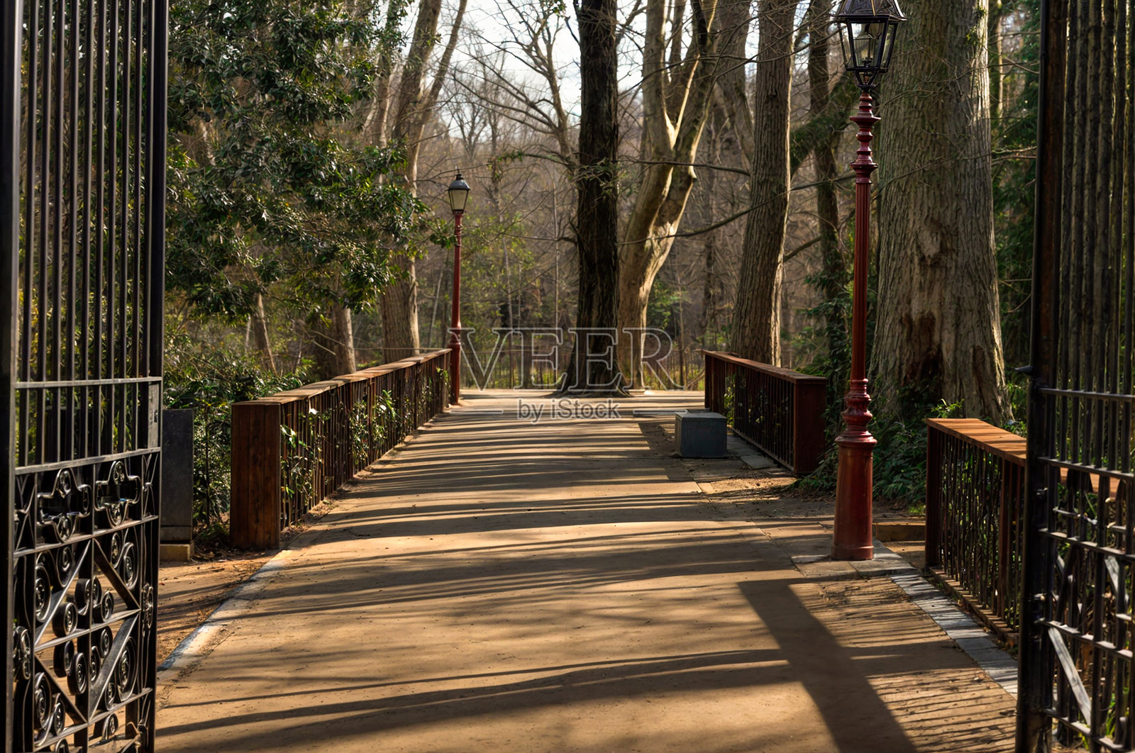 从入口大门俯瞰诺公园，奥洛特照片摄影图片