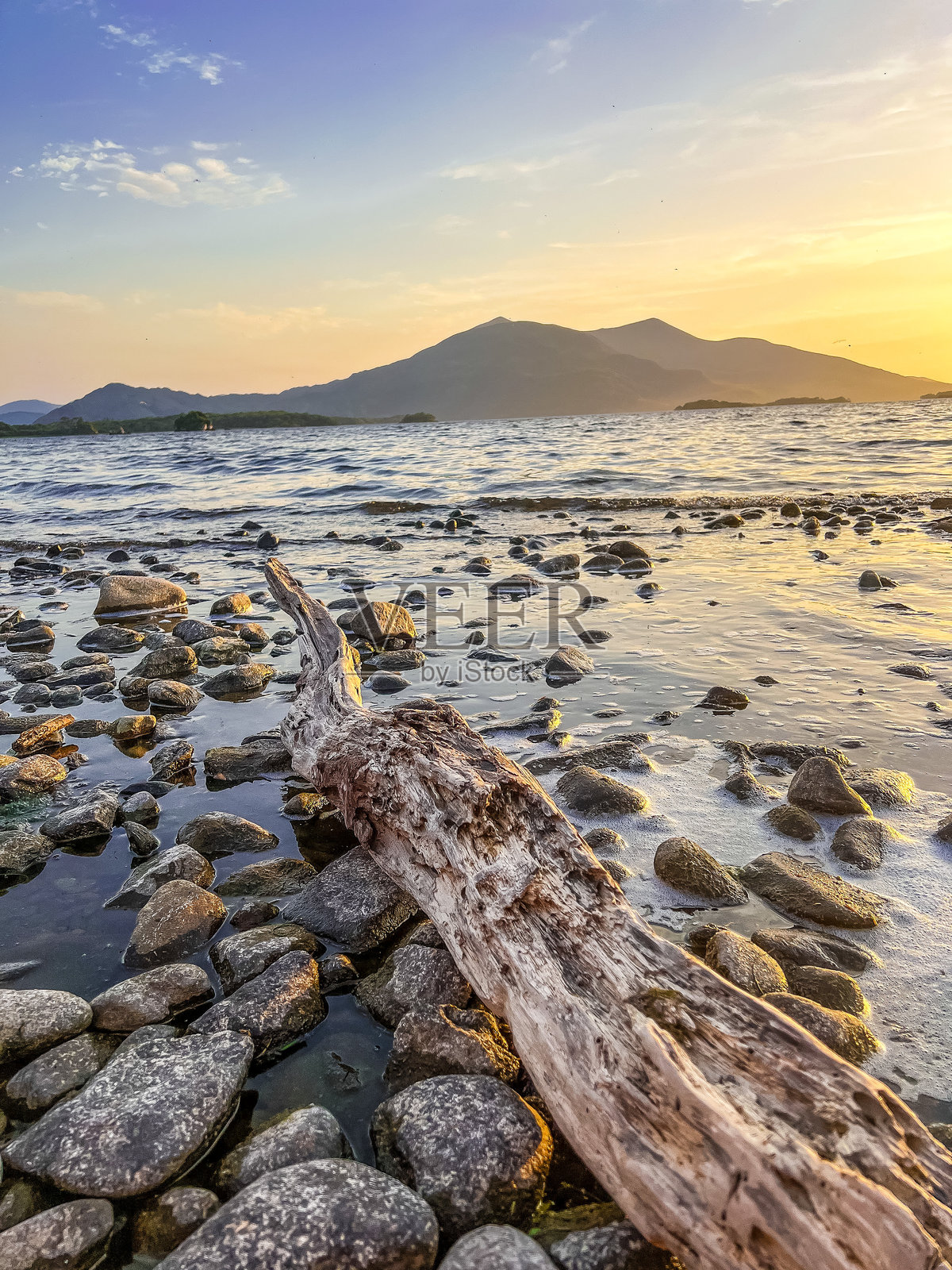 湖边的日落照片摄影图片