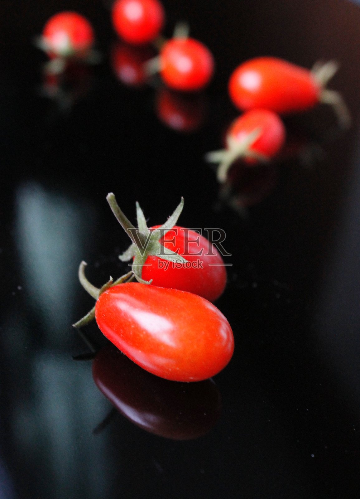 新鲜的樱桃番茄，丰收的好年景照片摄影图片