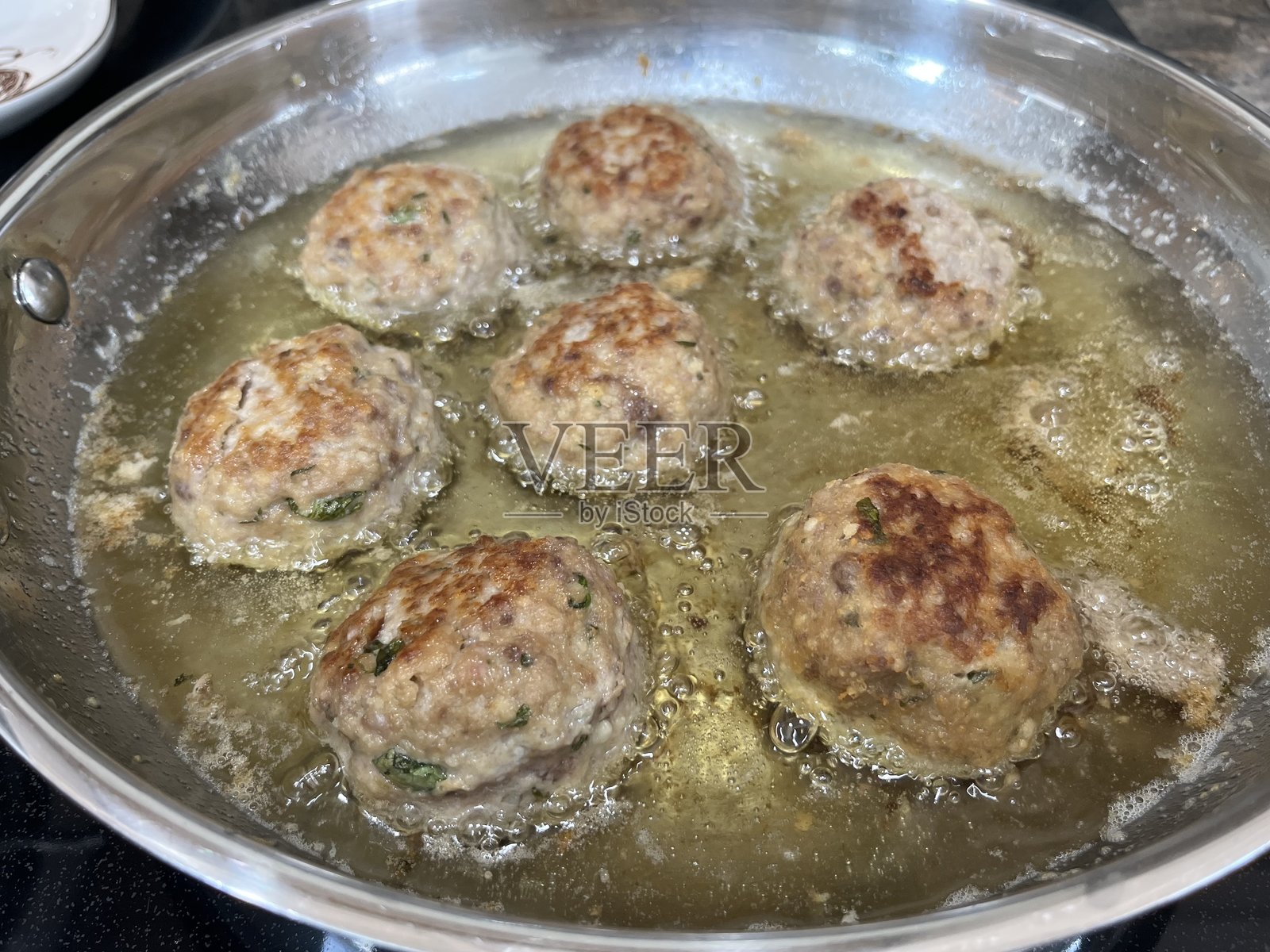 制作肉丸照片摄影图片