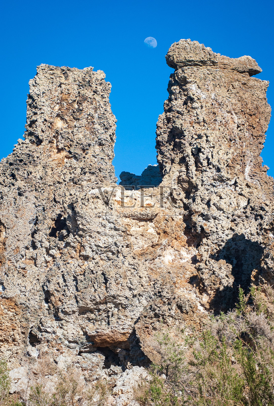 莫诺湖的高柱状地貌照片摄影图片