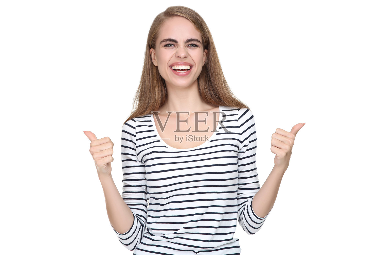 年轻漂亮的女孩在白色背景上竖起大拇指照片摄影图片