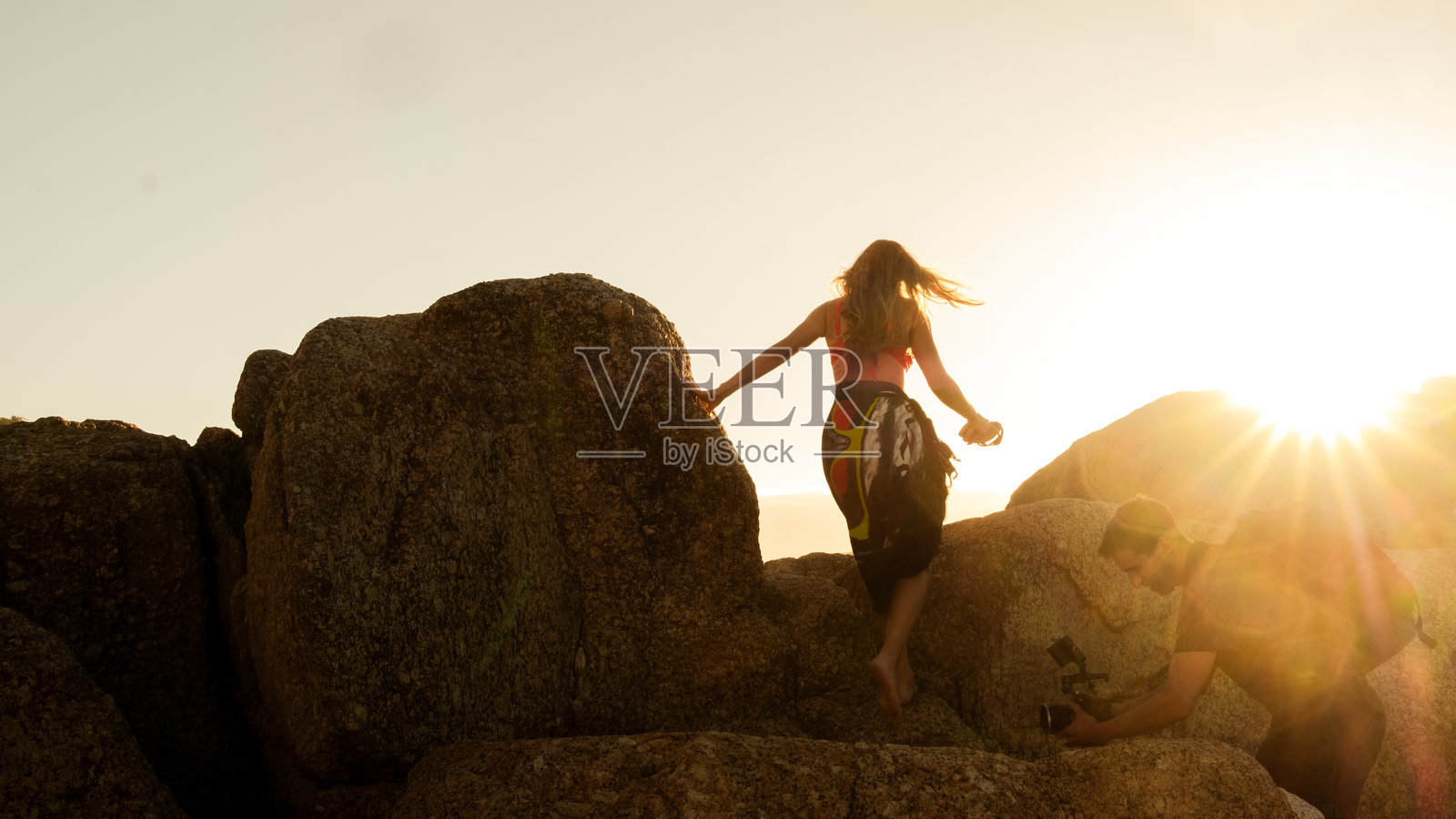 夏季假期中相爱的情侣照片摄影图片