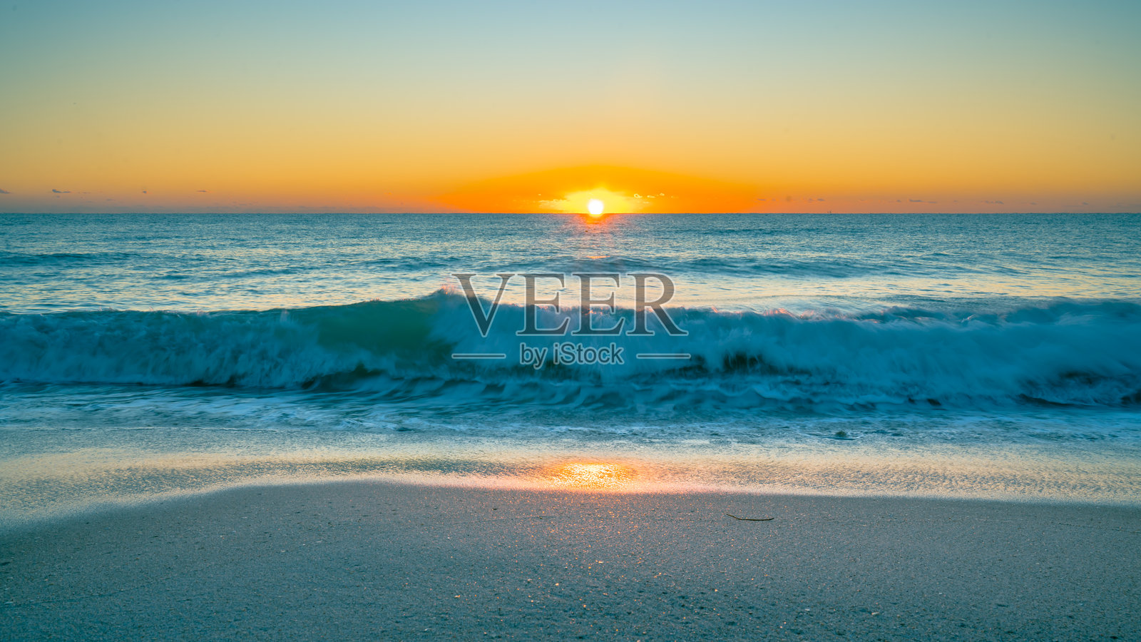 日落时分海面与天空的美丽景色照片摄影图片