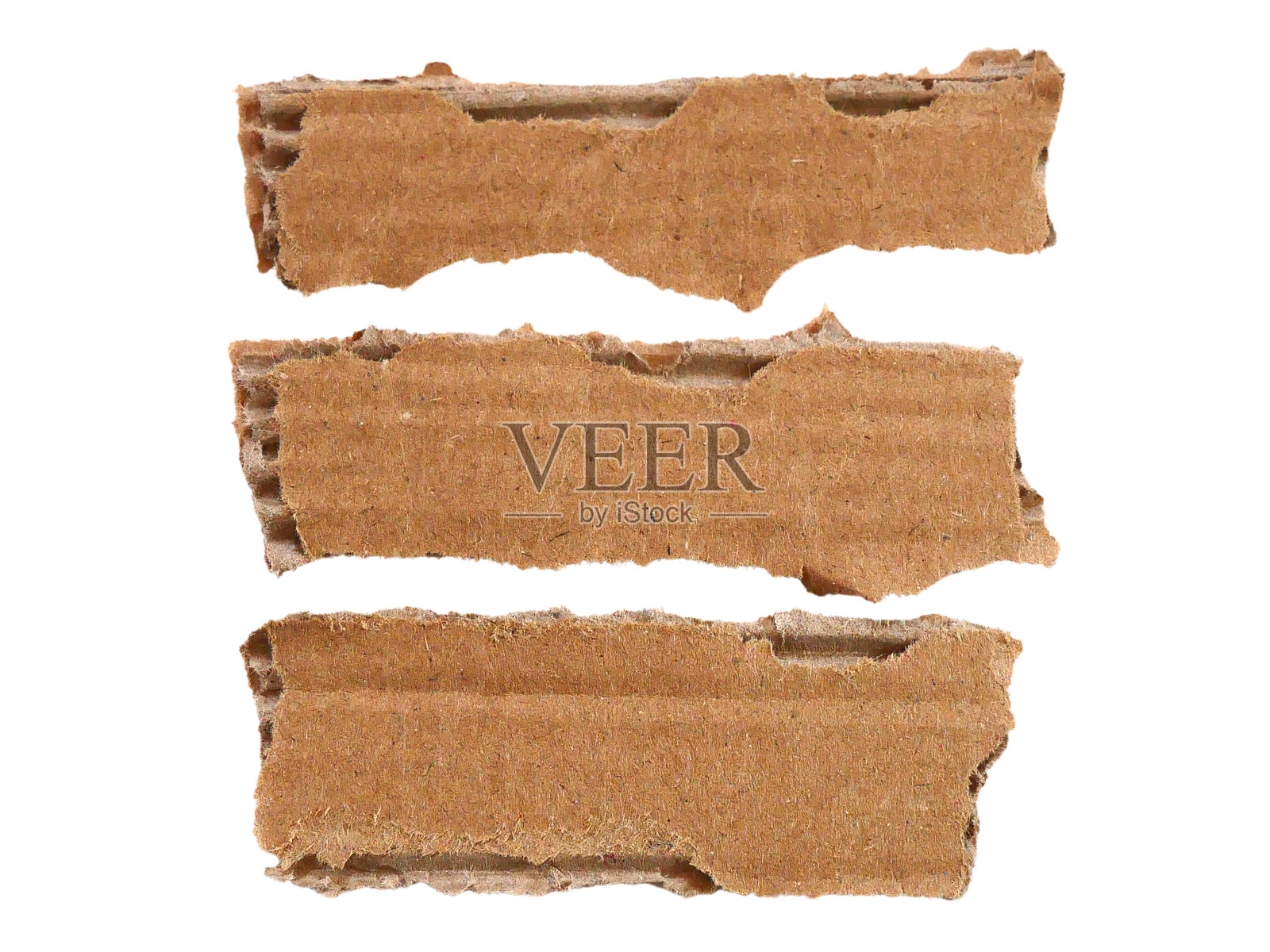 撕裂或剪裁的棕色纸板碎片，透明背景上的设计元素。照片摄影图片
