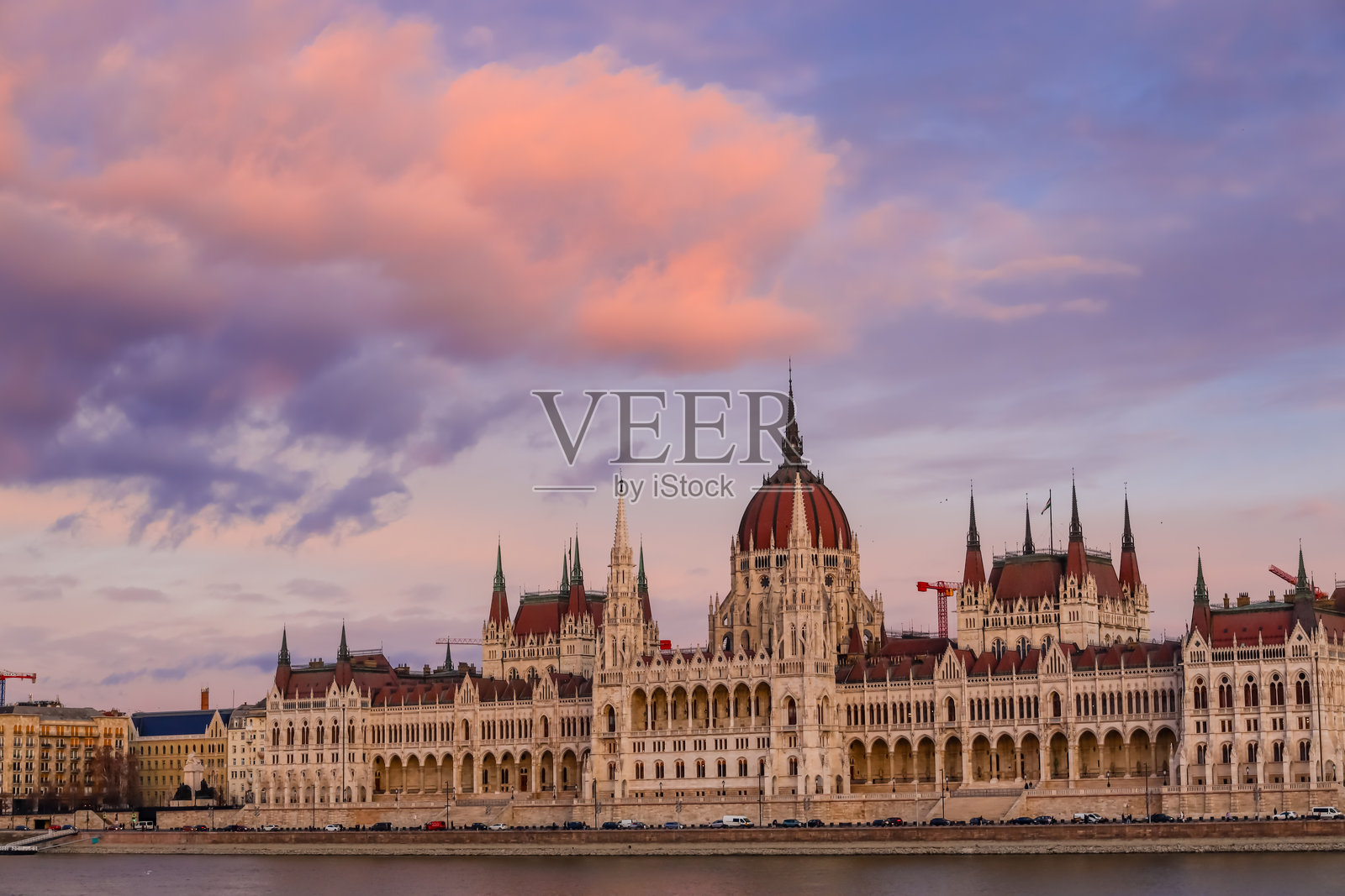 布达佩斯国会大厦是匈牙利首都的重要建筑地标照片摄影图片