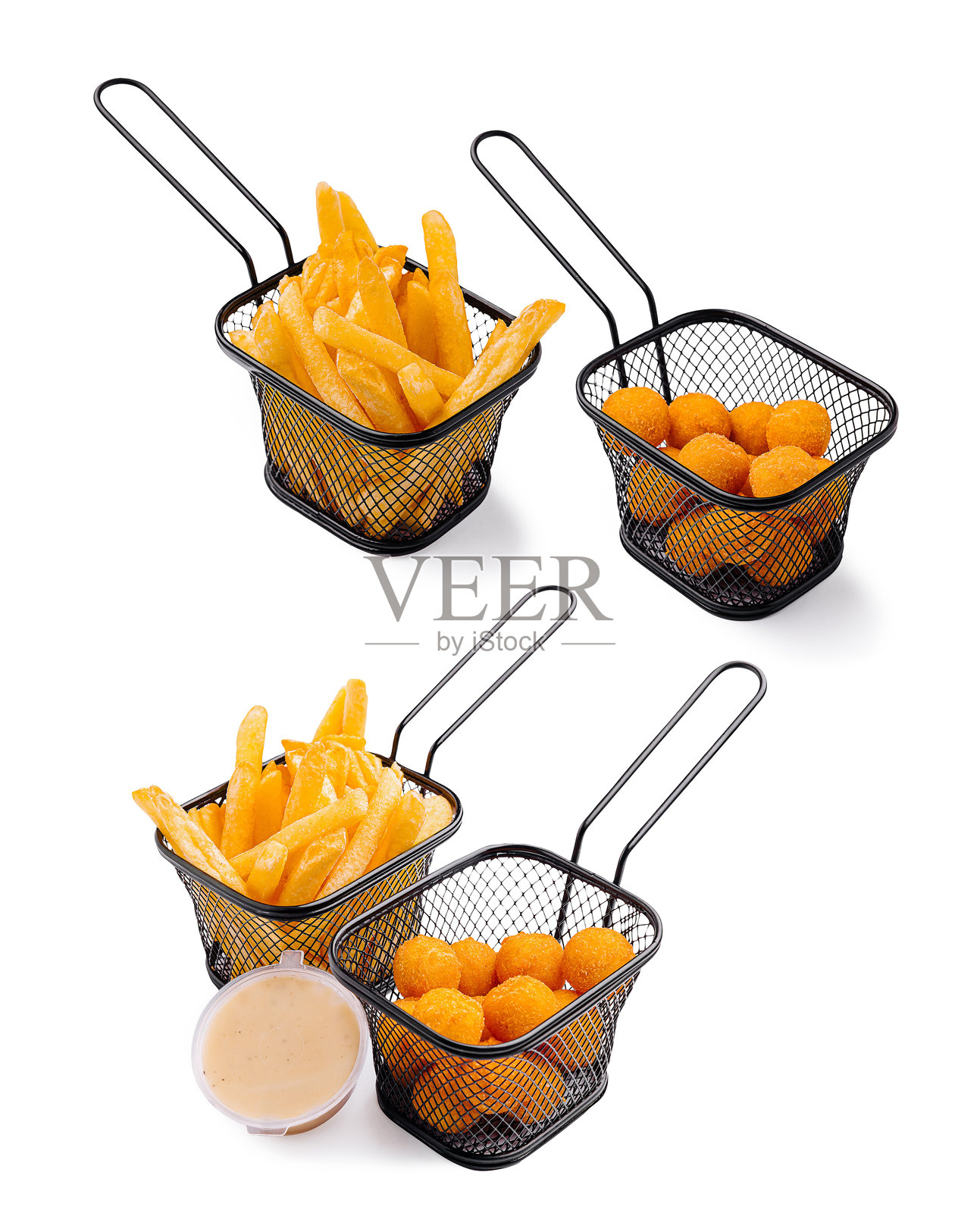 美味的炸小吃装在迷你篮子里，配有蘸酱和脆薯条照片摄影图片