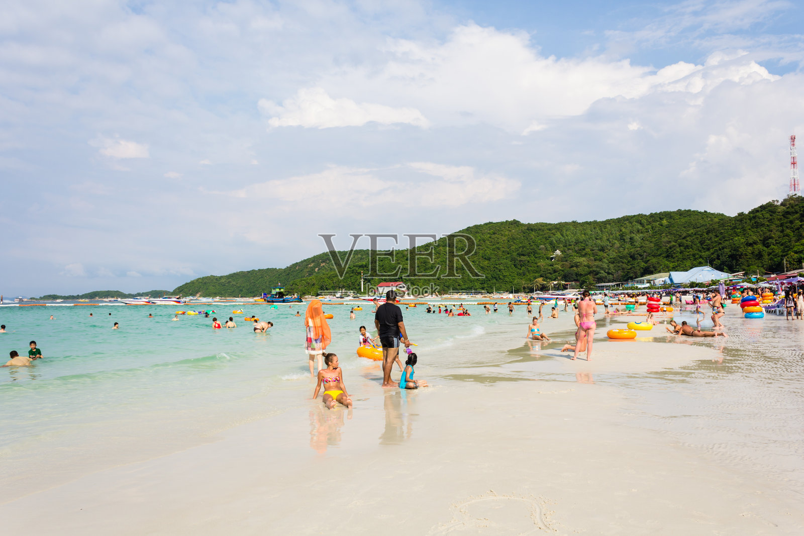 人们与海滩照片摄影图片