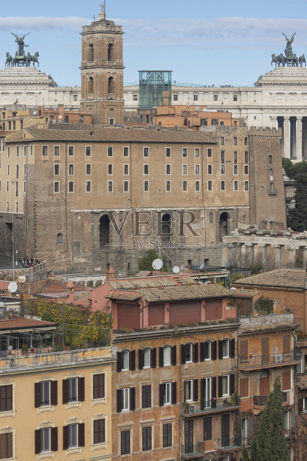 从橙子花园俯瞰的古罗马建筑。阿文提诺，罗马，意大利。照片摄影图片