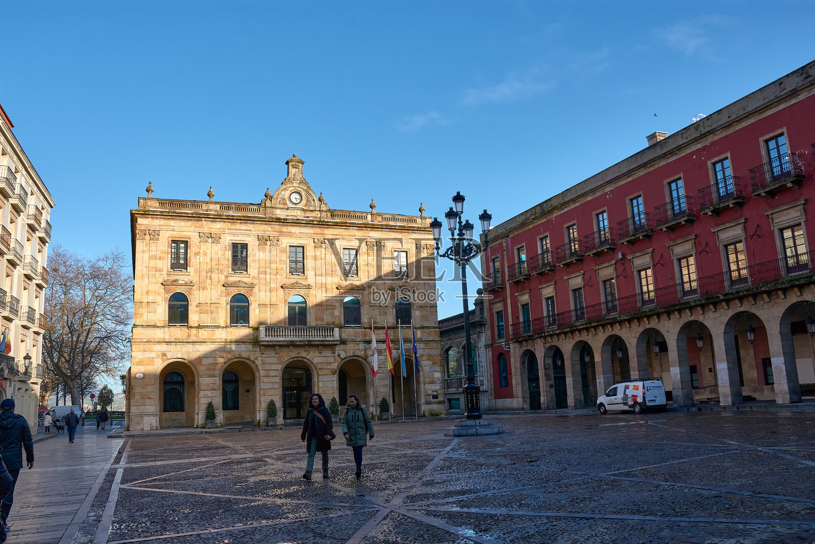 展示西班牙文化和城市生活的希洪市广场大街照片摄影图片