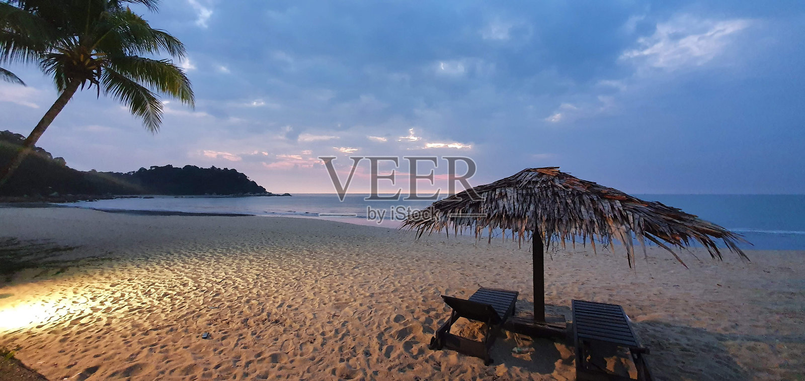 马来西亚关丹的特洛克·陈佩达克海滩照片摄影图片