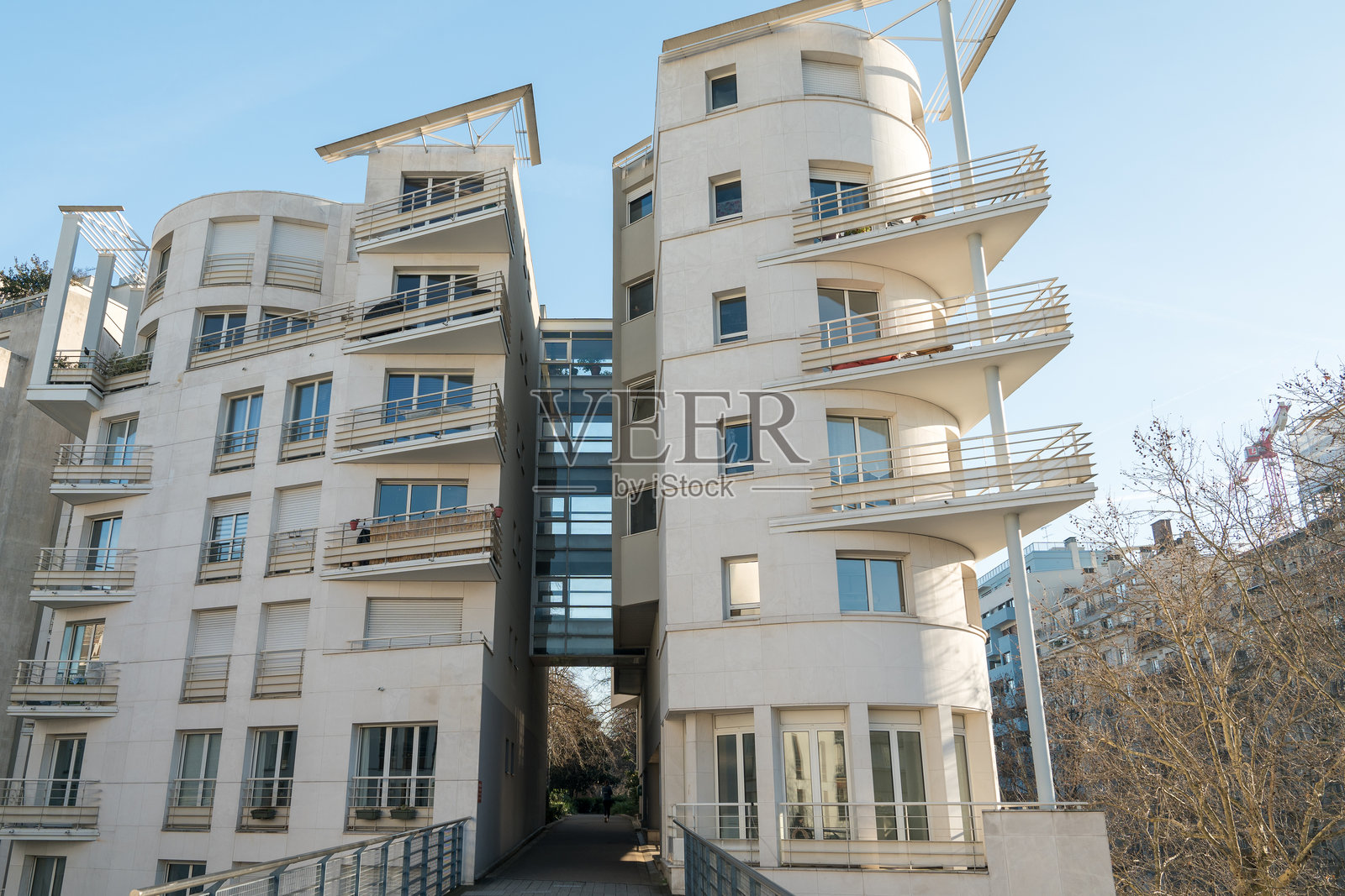 城市地区多层建筑的现代建筑设计照片摄影图片